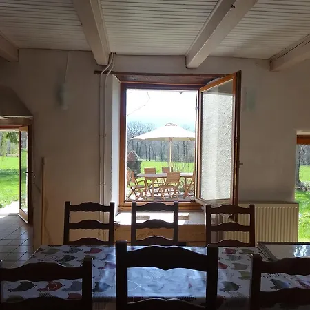 Du Coq A L'ane Holiday home Lompnieu